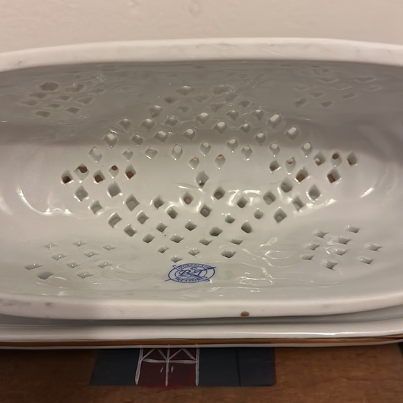 Unique Porcelain Treasurers Lattice Look Butter Dish w/Lid & Handle White & Gold - Picture 7 of 7